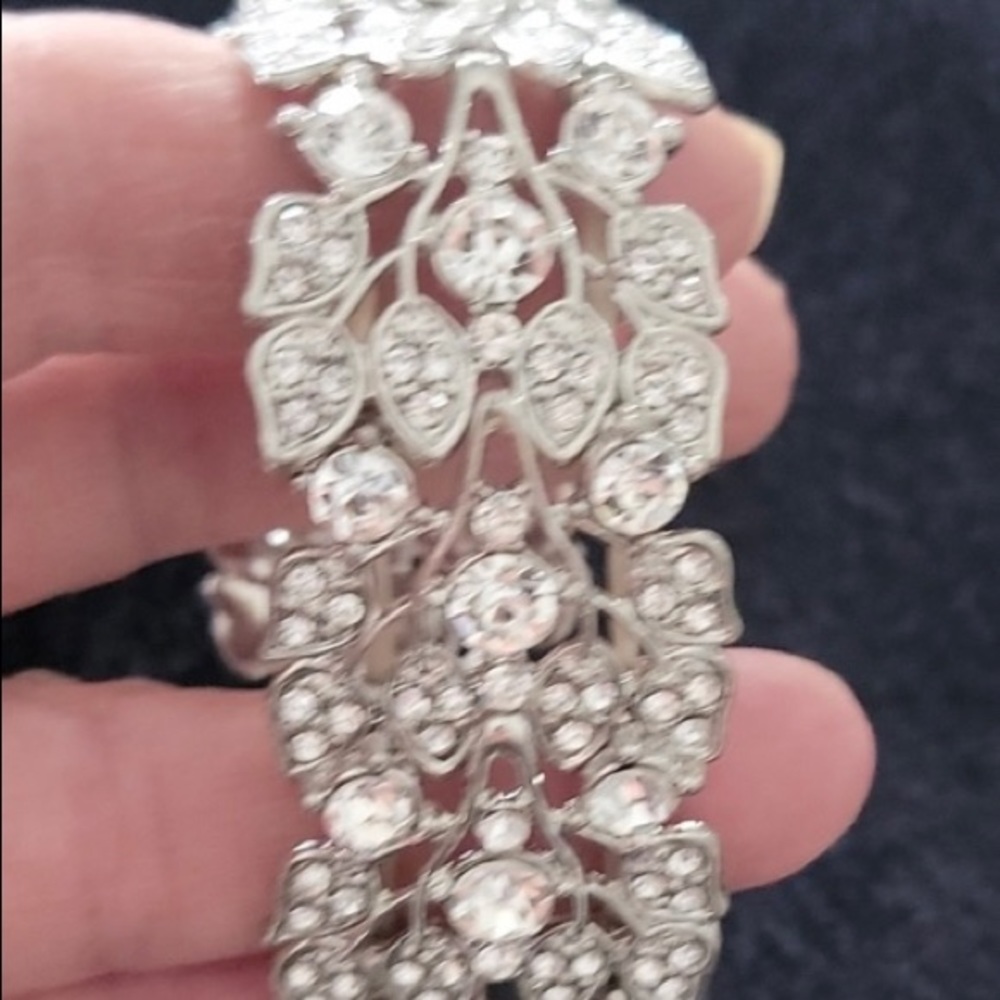 💎 Chico’s Beautiful Rhinestone Bling Stretch Bracelet